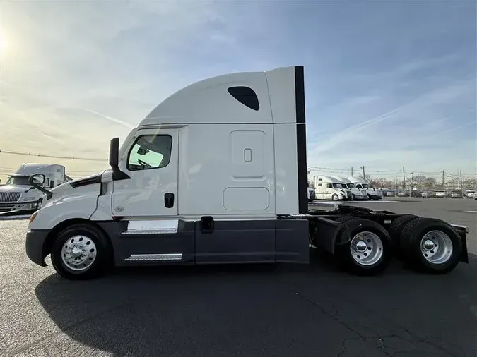 2021 FREIGHTLINER CA126