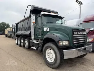 2011 MACK GRANITE GU713