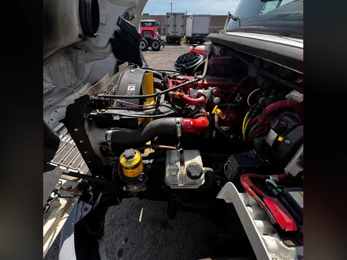 2018 FREIGHTLINER M2 106