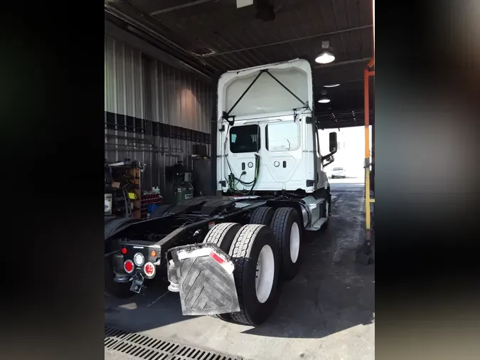 2019 FREIGHTLINER NEW CASCADIA 116