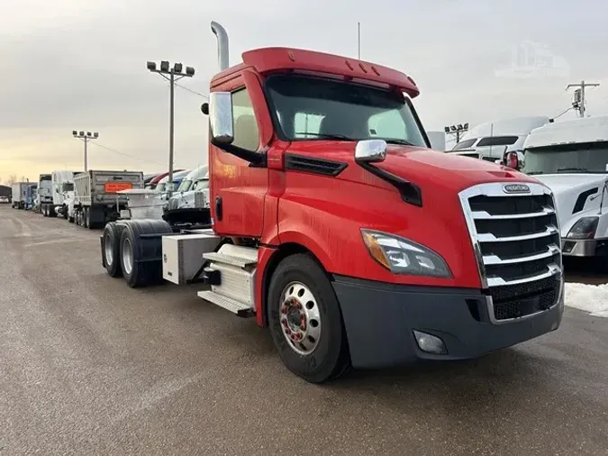 2020 FREIGHTLINER CASCADIA 126