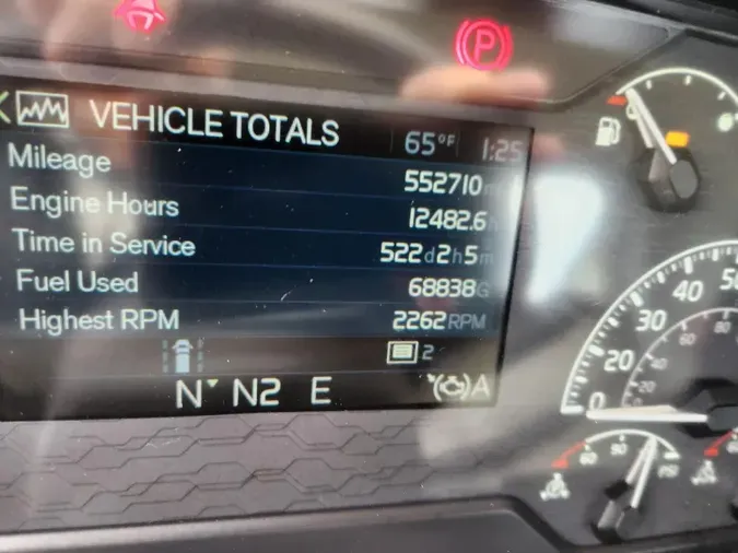 2022 VOLVO VNL64T300