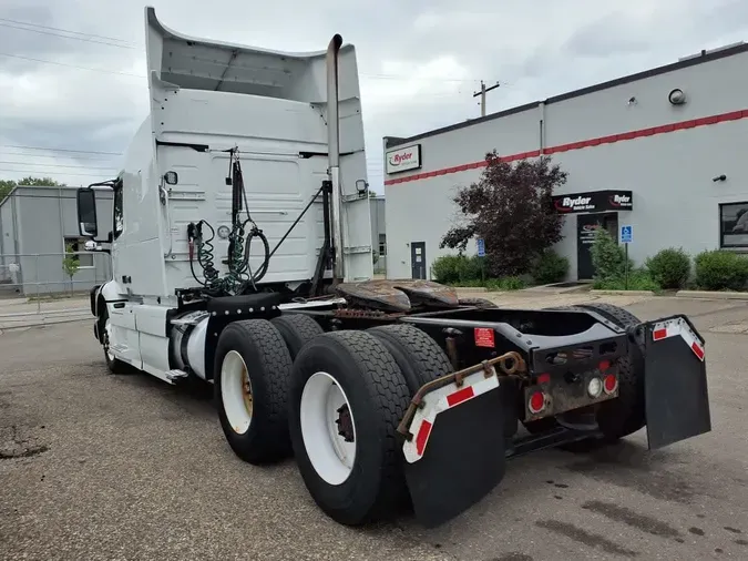 2020 VOLVO VNR64T-640