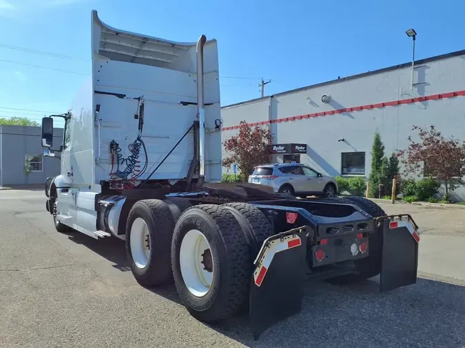 2020 VOLVO VNR64T-640
