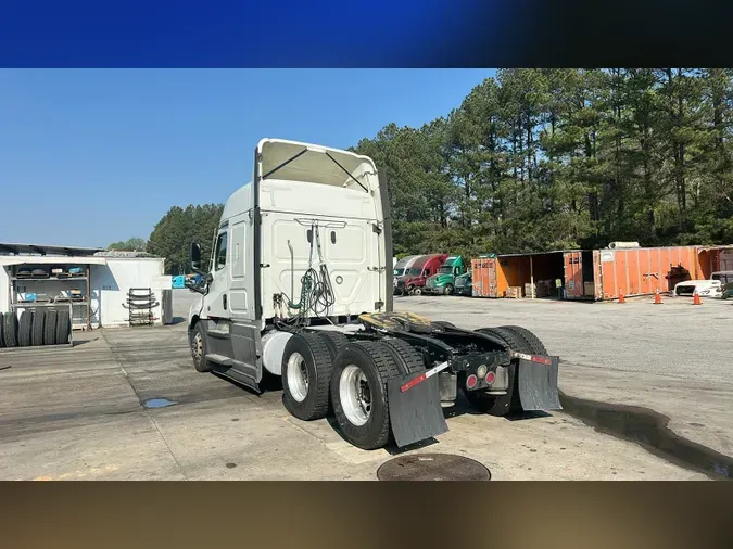 2021 Freightliner Cascadia 126