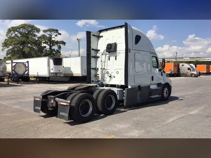 2022 Freightliner Cascadia 126