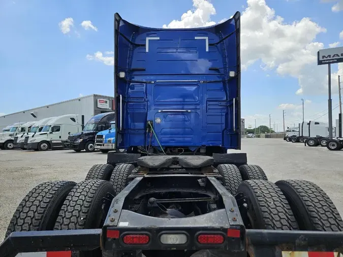 2021 VOLVO VNL64T760