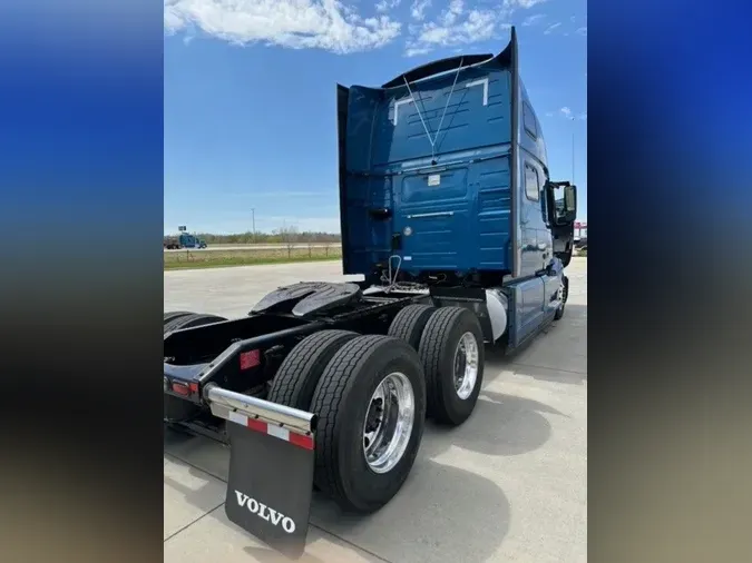 2025 VOLVO VNL64T860