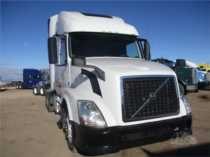 2015 VOLVO VNL64T670