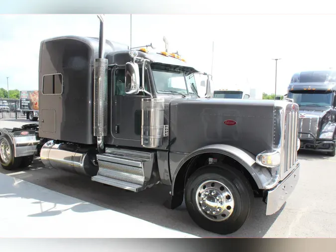 2023 Peterbilt 389