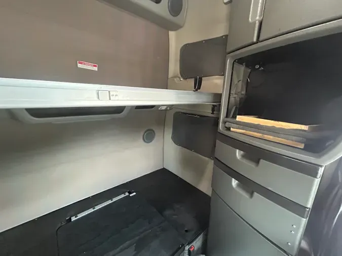 2021 Volvo VNL 860