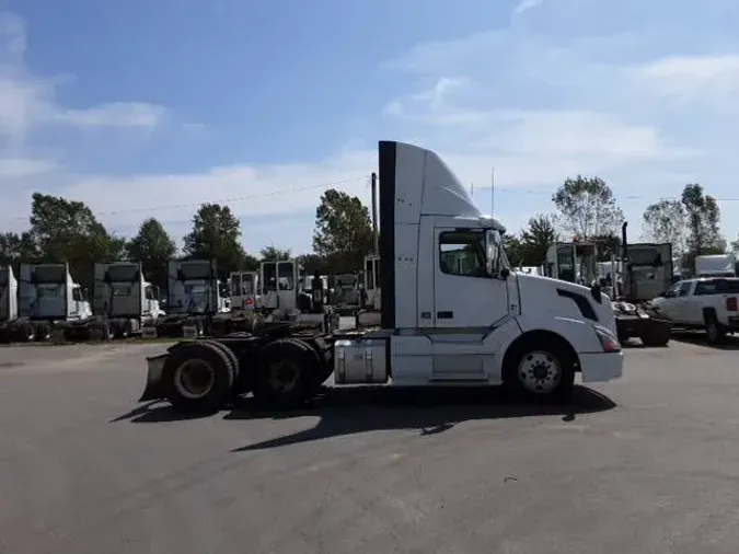 2017 Volvo VNL300