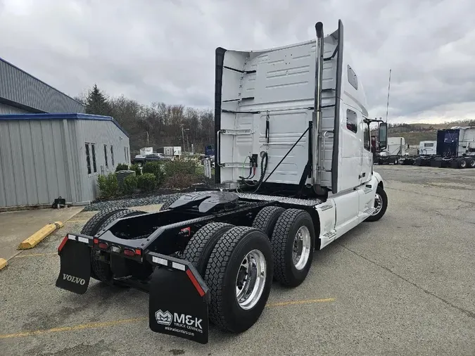 2021 VOLVO VNL64T760