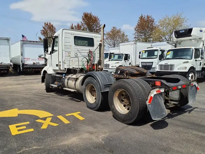 2019 VOLVO VNL64T-300