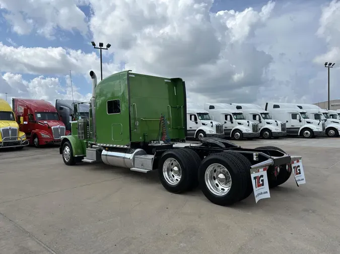 2022 Peterbilt 389