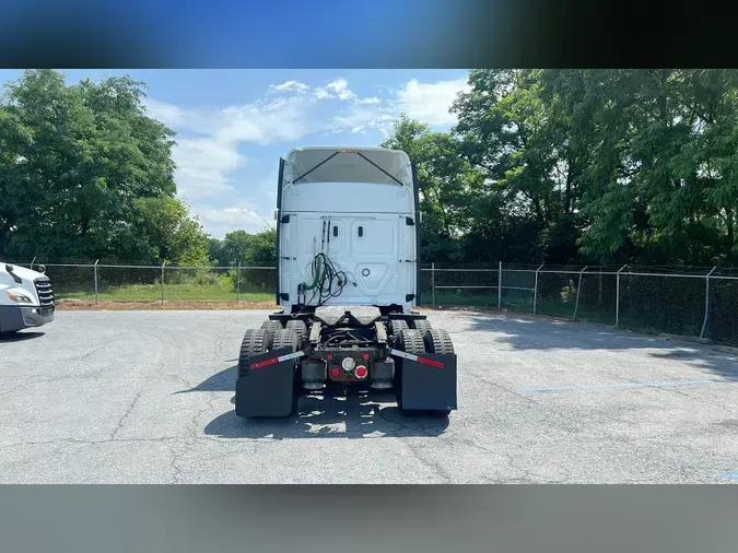 2020 Freightliner Cascadia 126