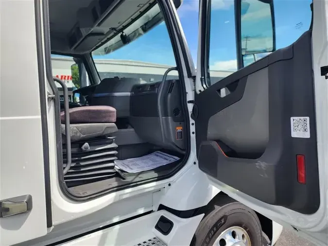 2023 VOLVO VNR64T300b9852ab43fe6ee69c003d3f137241769