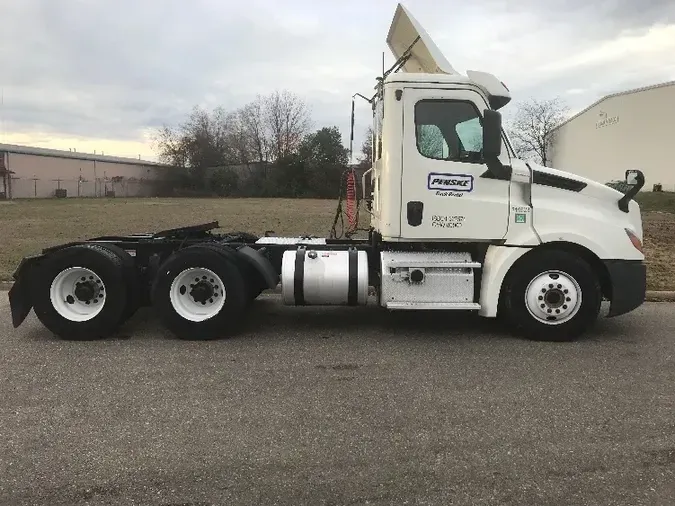 2018 Freightliner T12664ST