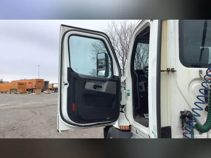 2020 Freightliner Cascadia 126