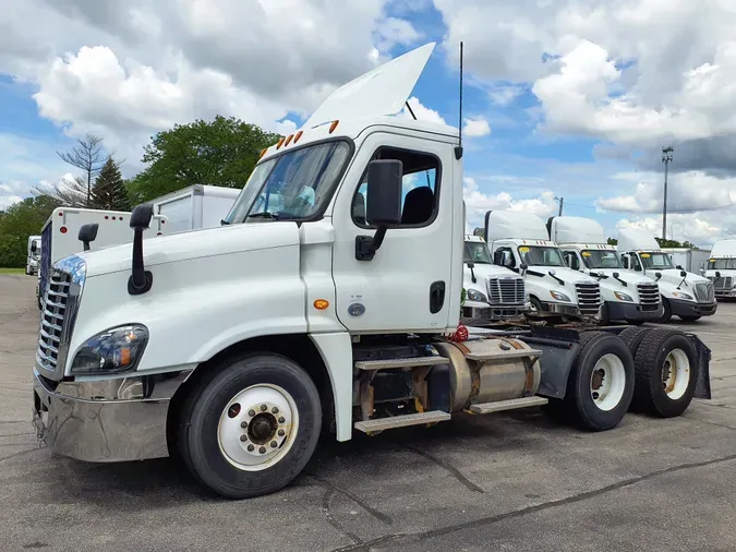 2018 FREIGHTLINER/MERCEDES CASCADIA 125b98fdaa806f32ab90088a8ae5dbc804d