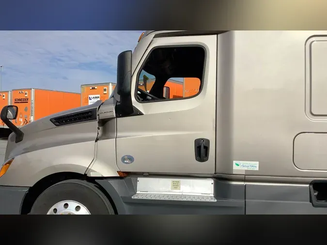 2022 Freightliner Cascadia 126