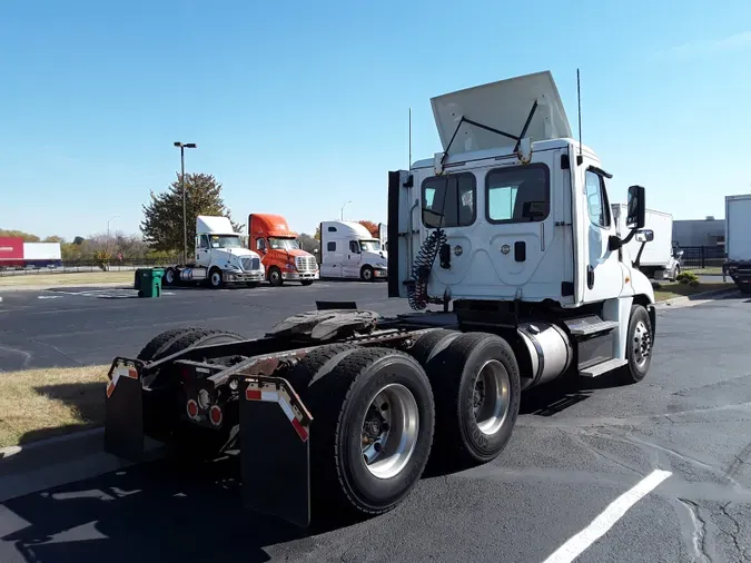 2017 FREIGHTLINER/MERCEDES CASCADIA 125