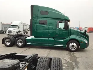 2023 VOLVO VNL64T760