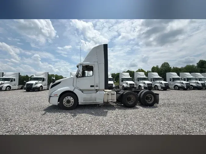 2020 Volvo VNL300