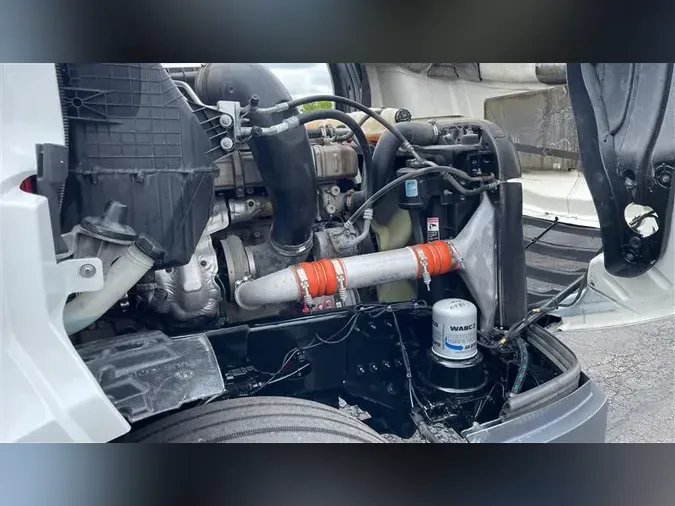 2021 FREIGHTLINER CA126