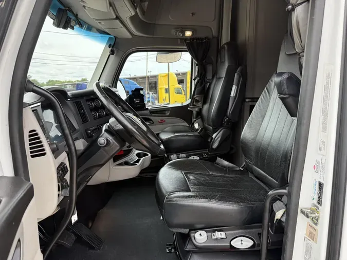 2023 Peterbilt 579