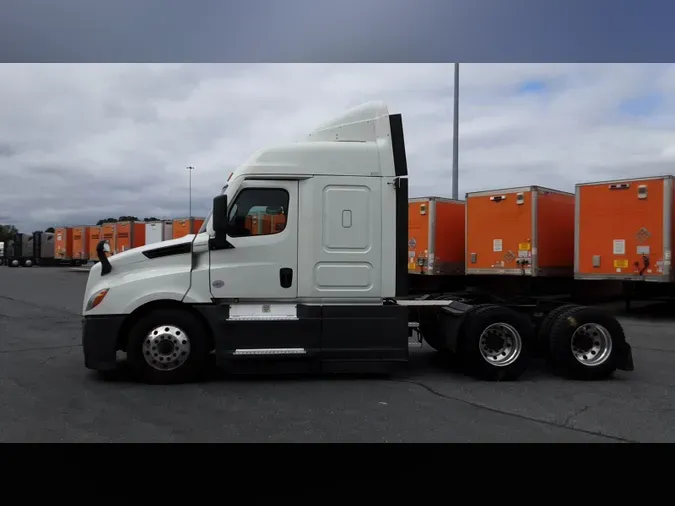 2021 Freightliner Cascadia 126