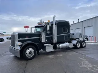 2017 PETERBILT 389