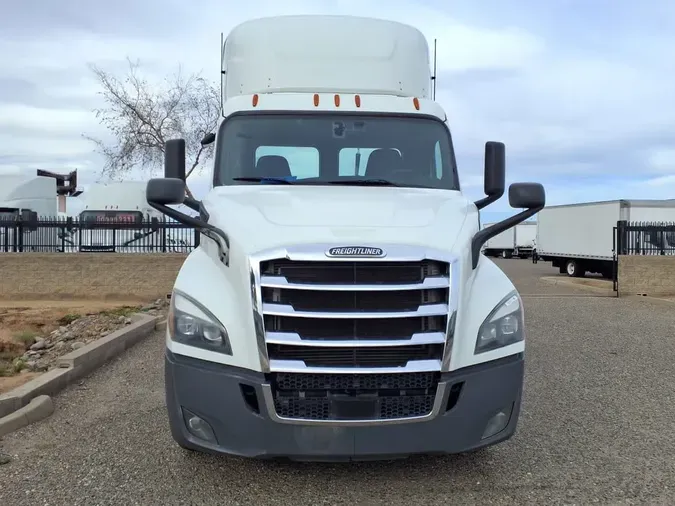 2020 FREIGHTLINER/MERCEDES NEW CASCADIA 116b9a42fad26bd024956374d39b35fe414