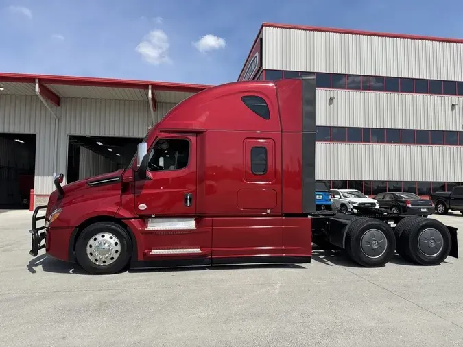 2026 Freightliner CASCADIA 126