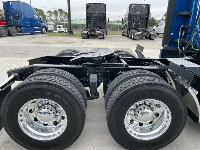 2020 Freightliner Cascadia 126