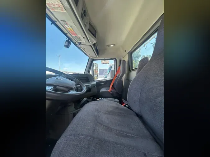 2019 VOLVO VNL64T-300