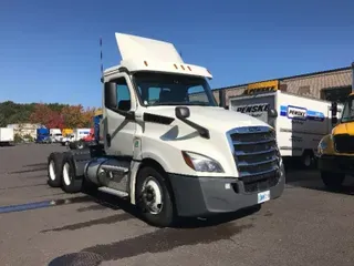 2019 Freightliner T12664ST