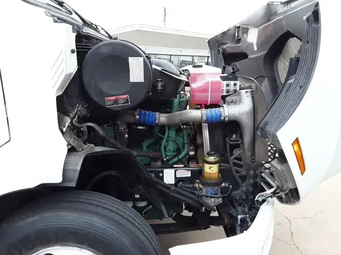 2020 VOLVO VNR64T-640