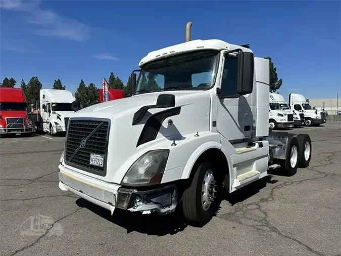 2012 VOLVO VNL64T300