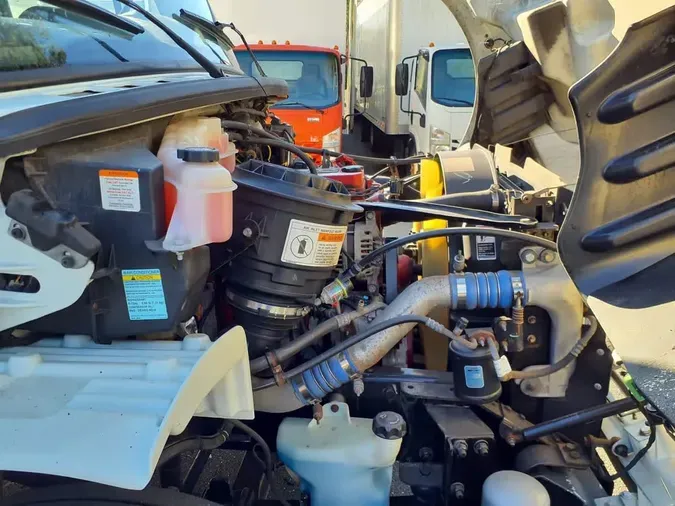 2019 FREIGHTLINER M2 106