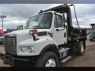 2005 FREIGHTLINER BUSINESS CLASS M2 106