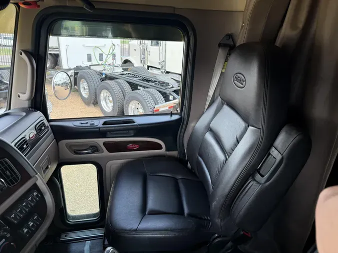 2023 Peterbilt 389