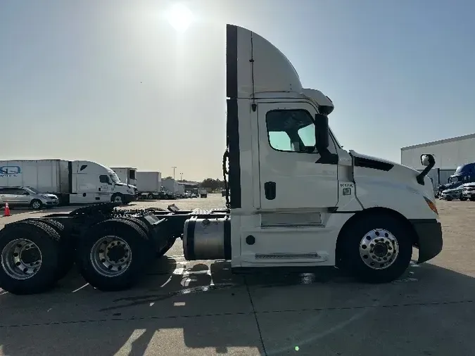 2018 Freightliner T12664ST