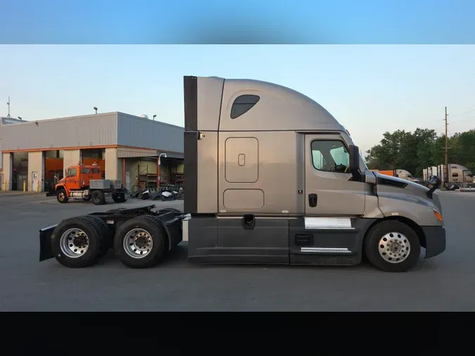 2023 Freightliner Cascadia 126