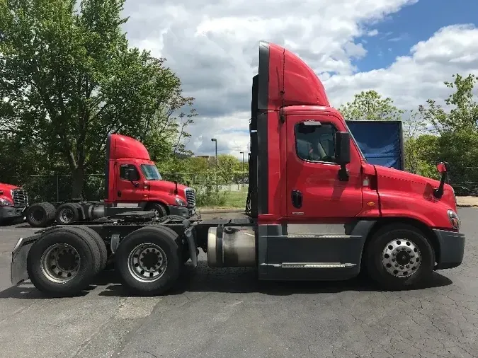 2017 Freightliner X12564ST