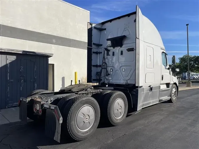 2019 FREIGHTLINER CA126