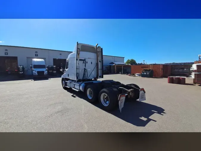 2019 Freightliner Cascadia 126