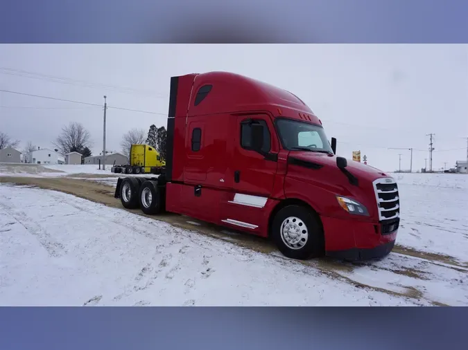 2019 FREIGHTLINER Cascadia 126