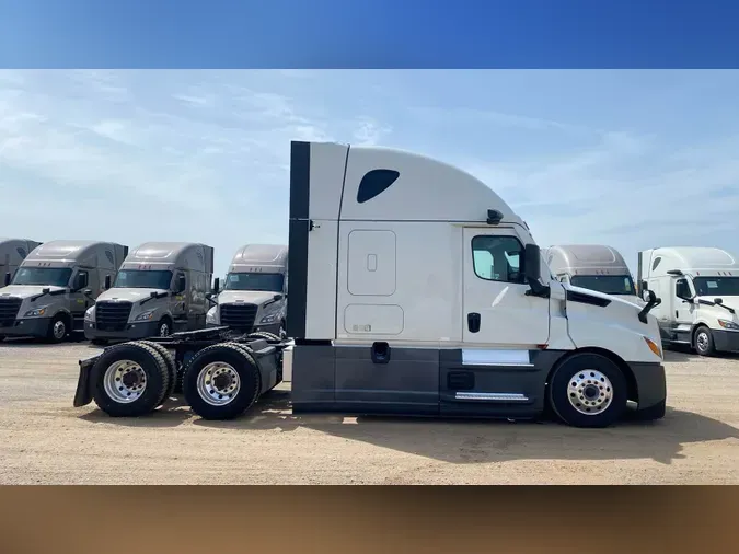 2022 Freightliner Cascadia 126
