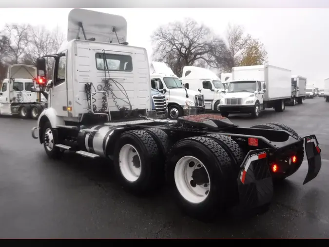 2019 VOLVO VNL